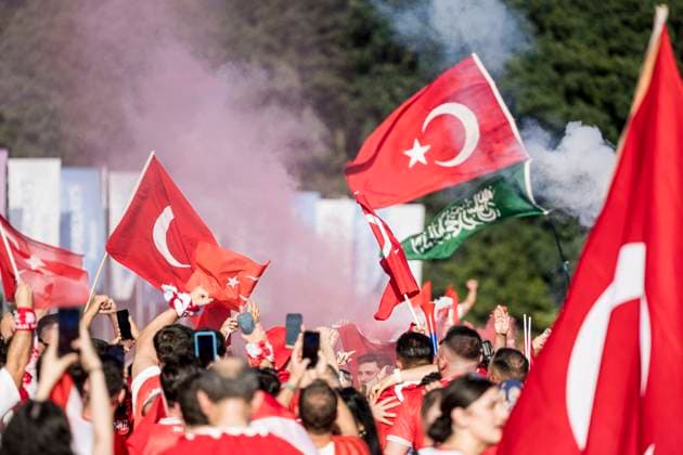 Turkish football fans, UEFA EURO, EM, Europameisterschaft,Fussball 2024, Hamburg, Germany Hamburg, Germany. 26th, June 2024. Football fans of Turkey arrive at the stadium for the UEFA Euro 2024 match in Group F between Czechia and Turkey at Volksparkstadion in Hamburg. Hamburg Germany  Copyright: xGonzalesxPhoto LassexLagonix