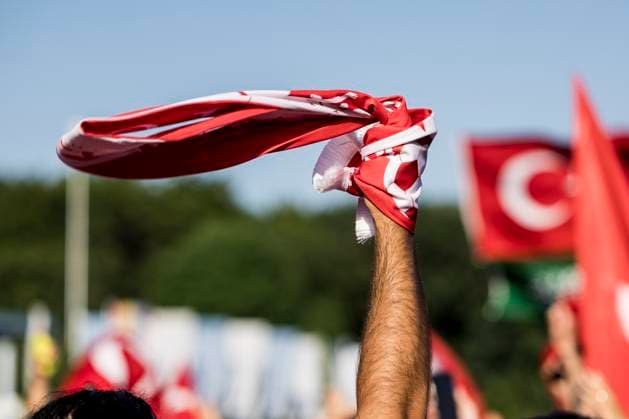 Turkish football fans, UEFA EURO, EM, Europameisterschaft,Fussball 2024, Hamburg, Germany Hamburg, Germany. 26th, June 2024. Football fans of Turkey arrive at the stadium for the UEFA Euro 2024 match in Group F between Czechia and Turkey at Volksparkstadion in Hamburg. Hamburg Germany  Copyright: xGonzalesxPhoto LassexLagonix