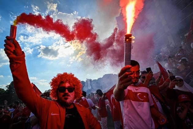 Fans of Turkey in action prior to the Group F match of the European Football Championship: Turkey vs Czechia, in Hamburg, Germany, on June 26, 2024. (CTKxPhoto VitxSimanek) CTKPhotoP2024062607957  CTKPhotoP2024062607957