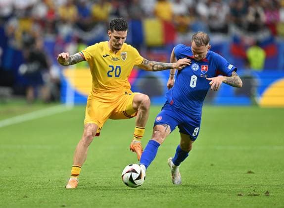 26 06 2024, xscotx, European Football Championship 2024, Slovakia Romania, emspor, v l Dennis Man Romania Romania , Ondrej Duda Slovakia Frankfurt am Main