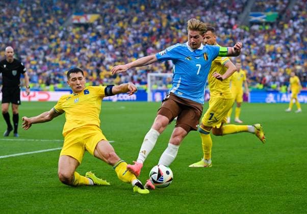 Taras Stepanenko Ukraine and Kevin De Bruyne Belgium in a duel, UEFA EURO 2024 Group E, Ukraine vs Belgium, Arena Stuttgart on June 26, 2024 in Stuttgart, Germany Photo by Silas Schueller DeFodi Images Taras Stepanenko Ukraine and Kevin De Bruyne Belgium battle for the ball, UEFA EURO 2024 Group E, Ukraine vs Belgium, Arena Stuttgart on June 26, 2024 in Stuttgart, Germany Photo by Silas Schueller DeFodi Images Defodi 738 738 UKRBEL 20240626 251 Defodi-738