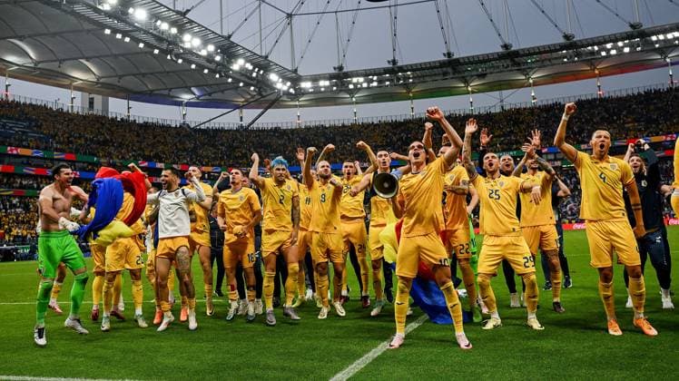 26 06 2024, xpsx, UEFA Euro 2024 preliminary round, Slovakia Romania v l jubel über das achtelfinale weiterkommen rumänien Ianis Hagi Romania Romania DFL DFB REGULATIONS PROHIBIT ANY USE OF PHOTOGRAPHS as IMAGE SEQUENCES and or QUASI VIDEO emspor Frankfurt