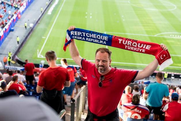 Czechia v Turkey, UEFA EURO, EM, Europameisterschaft,Fussball 2024, Hamburg, Germany Hamburg, Germany. 26th, June 2024. Football fans of Czechia seen on the stands before the UEFA Euro 2024 match in Group F between Czechia and Turkey at Volksparkstadion in Hamburg. Hamburg Germany  Copyright: xGonzalesxPhoto LassexLagonix