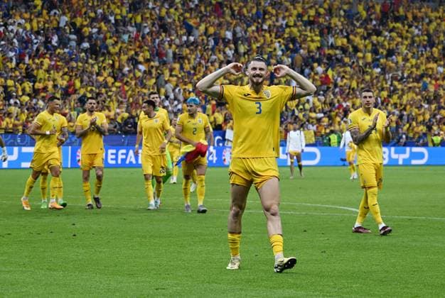 26 06 2024, xsltx, European Football Championship 2024, Slovakia Romania emspor, v l Radu Matei Dragusin Romania Romania and team cheer celebrate at the end of the match DFL DFB REGULATIONS PROHIBIT ANY USE OF PHOTOGRAPHS as IMAGE SEQUENCES and or QUASI VIDEO Frankfurt