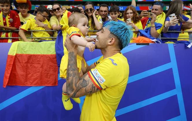 Andrei Raiu of Romania celebrates with their child at full time Slovakia v Romania, UEFA European Championship, EM, Europameisterschaft 2024, Group E, Football, Frankfurt Arena, Frankfurt am Main, Germany - 26 Jun 2024 EDITORIAL USE ONLY No use with unauthorised audio, video, data, fixture lists, club league logos or live services. Online in-match use limited to 120 images, no video emulation. No use in betting, games or single club league player publications. Copyright: xKieranxMcManus Shutterstockx 14555603cd