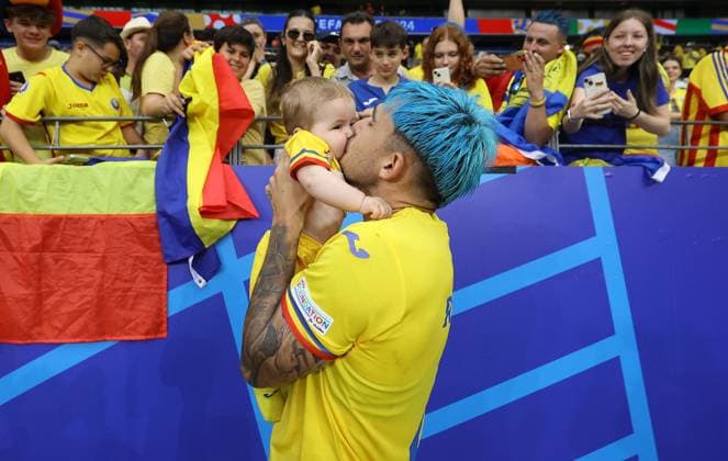 Andrei Raiu of Romania celebrates with their child at full time Slovakia v Romania, UEFA European Championship, EM, Europameisterschaft 2024, Group E, Football, Frankfurt Arena, Frankfurt am Main, Germany - 26 Jun 2024 EDITORIAL USE ONLY No use with unauthorised audio, video, data, fixture lists, club league logos or live services. Online in-match use limited to 120 images, no video emulation. No use in betting, games or single club league player publications. Copyright: xKieranxMcManus Shutterstockx 14555603cf