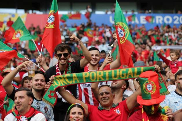 Georgia v Portugal UEFA EURO, EM, Europameisterschaft,Fussball 2024 Group F The Portugal fans before the UEFA Euro 2024 Group F match between Georgia and Portugal at Veltins-Arena, Gelsenkirchen Copyright: xPaulxChestertonx FIL-20286-0011 UK Newspapers OUT