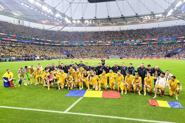 Final score 1 1 The team gathers in front of the fans in the squat with megaphone and flags GER, Slovakia SVK vs Romania ROU , European Football Championship, UEFA EURO 2024, Group E, Matchday 3, 26 06 2024 GER, Slovakia SVK vs Romania ROU , European Football Championship, UEFA EURO 2024, Group E, Matchday 3, 26 06 2024 Frankfurt Copyright: xEibner-Pressefoto RogerxBuerkex EP