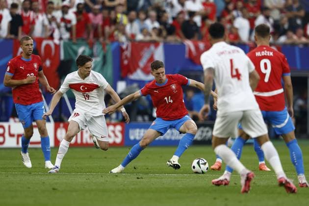 HAMBURG, Volksparkstadium ,26-06-2024 , European Football Championship Euro2024, Group stage match no.36 between Czechia and Turkiye, ?lr Turkiye player Kenan Yildiz, Czechia player Lukas Provod Czechia - Turkiye (Euro2024)  x25605966x Copyright:
