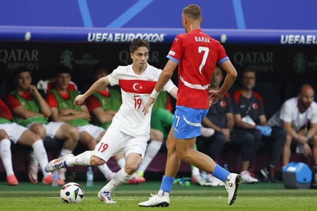 HAMBURG, Volksparkstadium ,26-06-2024 , European Football Championship Euro2024, Group stage match no.36 between Czechia and Turkiye, (L-R) Turkiye player Kenan Yildiz, Czechia player Antonin Barak Czechia - Turkiye (Euro2024)  x25606055x Copyright: