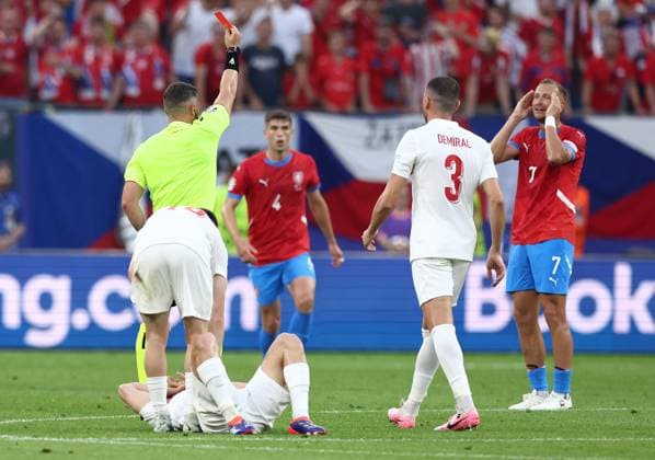 Referee, Istvan Kovacs shows Antonin Barak of Czechia a red card Czechia v Turkiye, UEFA European Championship, EM, Europameisterschaft 2024, Group F, Football, Volksparkstadion, Hamburg, Germany - 26 Jun 2024 EDITORIAL USE ONLY No use with unauthorised audio, video, data, fixture lists, club league logos or live services. Online in-match use limited to 120 images, no video emulation. No use in betting, games or single club league player publications. Copyright: xMattxWest Shutterstockx 14555612ai