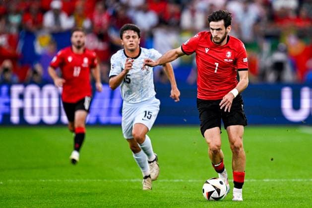 2024-06-26 Georgia v Portugal - Group F - UEFA EURO, EM, Europameisterschaft,Fussball 2024 GELSENKIRCHEN, GERMANY - JUNE 26: Khvicha Kvaratskhelia of Georgia runs with the ball during the Group F - UEFA EURO 2024 match between Georgia and Portugal at Arena AufSchalke on June 26, 2024 in Gelsenkirchen, Germany. (Photo by Pablo Morano BSR Agency) Gelsenkirchen Germany Content not available for redistribution in The Netherlands directly or indirectly through any third parties. Copyright: xBSRxAgencyx