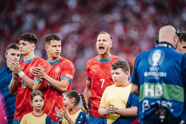 Soccer Men UEFA European Football Championship 2024 Group F Czech Republic vs Turkey 26 06 2024 Antonin Barak 7, Czech Republic loudly sings the anthem Berlin Olympiastadion Berlin Germany