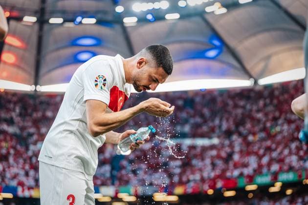 Soccer Men UEFA European Football Championship 2024 Group F Czech Republic vs Turkey 26 06 2024 Merih Demiral 3, Turkey treats himself to a refreshment with water Berlin Olympiastadion Berlin Germany