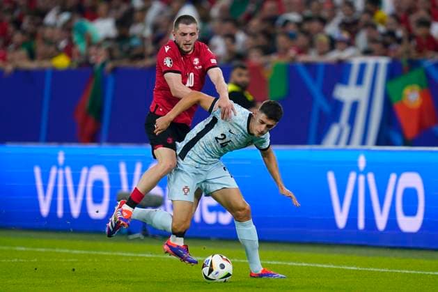 GER: Georgia v Portugal. UEFA EURO, EM, Europameisterschaft,Fussball 2024 Antonio Silva of Portugal and Giorgi Chakvetadze of Georgia during the UEFA Euro 2024 match between Georgia and Portugal, Group F, date 3, played at Veltins-Arena stadium on June 26, 2024 in Gelsenkirchen, Germany. kpng Copyright: xSergioxRuizx xPRESSINPHOTOx PS_240626_GEO_POR_035