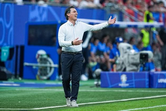 Hamburg, Germany, June 26th 2024: Head Coach of Turkiye Vincenzo Montella gestures during the UEFA EURO, EM, Europameisterschaft,Fussball 2024 Germany Group F match between Czechia and Turkiye at Volksparkstadion in Hamburg, Germany. (Daniela Porcelli SPP)  Copyright: xDanielaxPorcellix xSPPx spp-en-DaPoSp-20240626-DP100792