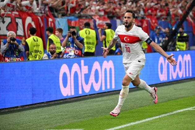 Hamburg, Volksparkstadion, 26 06 24, GER, Men, UEFA EURO 2024, Czech Republic Turkey Picture Hakan CALHANOGLU Turkey cheers after his goal for 1 0 Only for editorial use UEFA regulations prohibit any use of photographs as image sequences and or quasi video Hamburg Germany