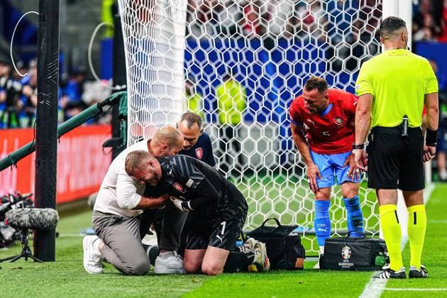 Injury Jindrich Stanek Czech Republic, 01 GER, Czech Republic vs Turkey, European Football Championship, UEFA Euro 2024, Matchday 3, 26 06 2024 GER, Czech Republic vs Turkey, European Football Championship, UEFA Euro 2024, Matchday 3, 26 06 2024 Hamburg Copyright: xEibner-Pressefoto MarcelxvonxFehrnx EP_MFN