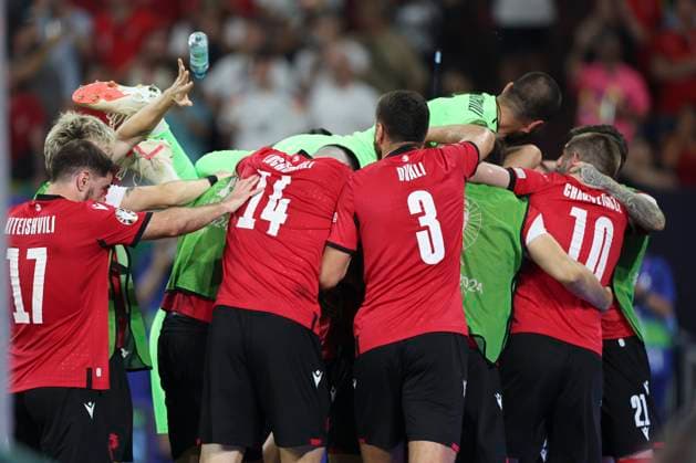 Georgia v Portugal UEFA EURO, EM, Europameisterschaft,Fussball 2024 Group F The Georgia players celebrate their side?s 2nd goal scored by Georges Mikautadze of Georgia from the penalty spot during the UEFA Euro 2024 Group F match between Georgia and Portugal at Veltins-Arena, Gelsenkirchen Copyright: xPaulxChestertonx FIL-20286-0094 UK Newspapers OUT