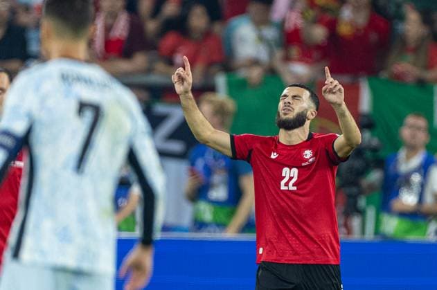 Football - UEFA EURO, EM, Europameisterschaft,Fussball 2024 - Group F - Georgia v Portugal GELSENKIRCHEN, GERMANY - Wednesday, June 26, 2024: Georgia s Georges Mikautadze celebrates after scoring the second goal during the UEFA Euro 2024 Group F match between Georgia and Portugal at the Arena AufSchalke. (Photo by David Rawcliffe Propaganda) GELSENKIRCHEN Arena AufSchalke NORTH RHINE-WESTPHALIA GERMANY  Copyright: xDavidxRawcliffex P2024-06-26-Georgia_Portugal-97