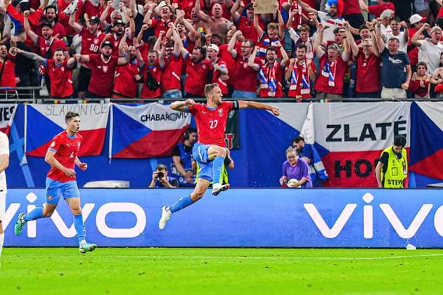 Goal celebration Czech Republic after scoring 1 1 Tomas Soucek Czech Republic, 22 GER, Czech Republic vs Turkey, European Football Championship, UEFA Euro 2024, Matchday 3, 26 06 2024 GER, Czech Republic vs Turkey, European Football Championship, UEFA Euro 2024, Matchday 3, 26 06 2024 Hamburg Copyright: xEibner-Pressefoto MarcelxvonxFehrnx EP_MFN