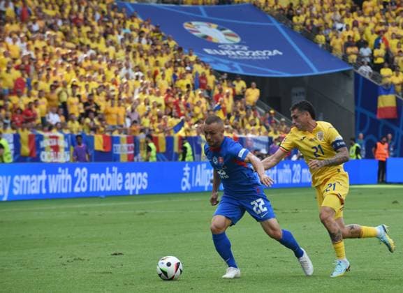 26 06 2024 Arena Frankfurt Stadium Football European Championship 2024 UEFA EURO 2024 Romania Slovakia Stanislav Lobotka Slovakia SVK, 22 vs Nicolae Stanciu Romania Romania, 21