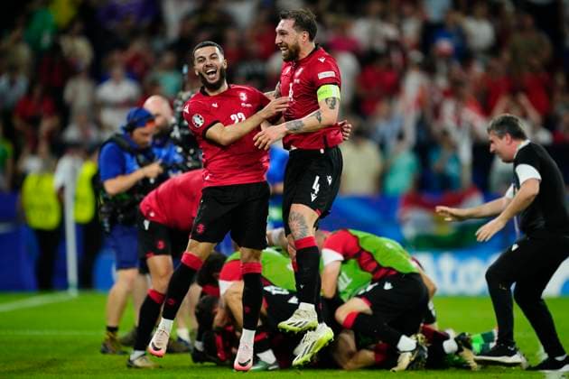 Georgia v Portugal: Group F - UEFA EURO, EM, Europameisterschaft,Fussball 2024 Georgians players celebrate victory after the UEFA EURO 2024 group stage match between Georgia and Portugal at Arena AufSchalke on June 26, 2024 in Gelsenkirchen, Germany. Gelsenkirchen Germany  Copyright: xJosexBretonx originalFilename:bretonhernandez-georgiav240626_np6Vq.jpg