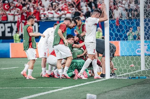 Soccer Men UEFA European Football Championship 2024 Group F Czech Republic vs Turkey 26 06 2024 Cheering for goal scorer Cenk Tosun 9, Turkey Berlin Olympiastadion Berlin Germany