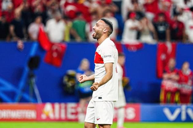 Goal celebration after scoring 1 2 Cenk Tosun Turkey, 09 GER, Czech Republic vs Turkey, European Football Championship, UEFA Euro 2024, Matchday 3, 26 06 2024 GER, Czech Republic vs Turkey, European Football Championship, UEFA Euro 2024, Matchday 3, 26 06 2024 Hamburg Copyright: xEibner-Pressefoto MarcelxvonxFehrnx EP_MFN