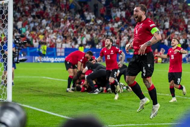UEFA EURO 2024 Georgia Portugal 26 06 2024 Guram Kashia Georgia, 4 cheers UEFA EURO 2024 Georgia Portugal Arena AufSchalke, Gelsenkirchen, on 26 06 2024 Copyright: xBEAUTIFULxSPORTS Meuselx