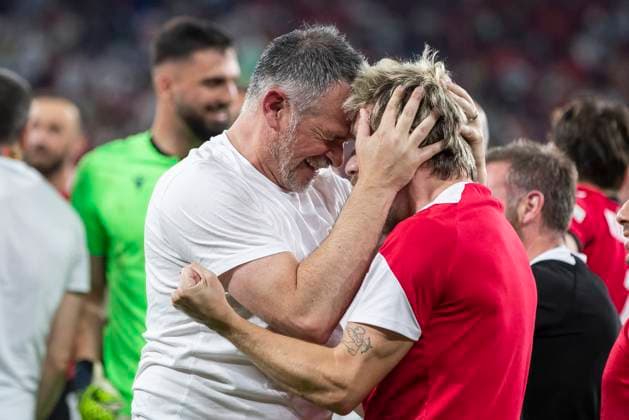 UEFA EURO 2024 Georgia Portugal 26 06 2024 Willy Sagnol Georgia, head coach cheers with Saba Lobjanidze Georgia, 23 UEFA EURO 2024 Georgia Portugal Arena AufSchalke, Gelsenkirchen, on 26 06 2024 Copyright: xBEAUTIFULxSPORTS Meuselx