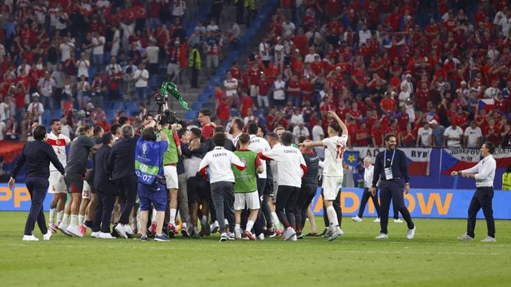 HAMBURG, Volksparkstadium ,26-06-2024 , European Football Championship Euro2024, Group stage match no.36 between Czechia and Turkiye, Turkiye celebrating win 1-2 Czechia - Turkiye (Euro2024)  x25607393x Copyright: