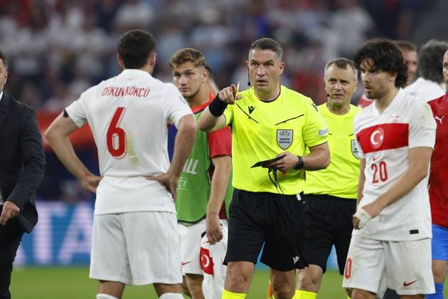 HAMBURG, Volksparkstadium ,26-06-2024 , European Football Championship Euro2024, Group stage match no.36 between Czechia and Turkiye, referee Istvan Kovacs (ROU) Czechia - Turkiye (Euro2024)  x25607426x Copyright: