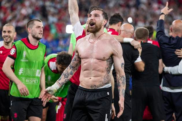 UEFA EURO 2024 Georgia Portugal 26 06 2024 Guram Kashia Georgia, 4 cheers UEFA EURO 2024 Georgia Portugal Arena AufSchalke, Gelsenkirchen, on 26 06 2024 Copyright: xBEAUTIFULxSPORTS Meuselx