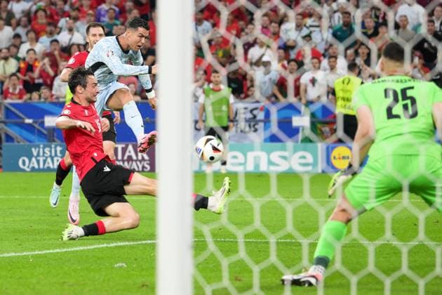 Soccer, UEFA EURO 2024, 20240626, Georgia Portugal In the picture Cristiano RONALDO Portugal, 7 shot blocked Giorgi GVELESIANI Georgia, 15 Gelsenkirchen Arena auf Schalke North Rhine-Westphalia Germany Copyright: Passion2Press MarkusxFischerx