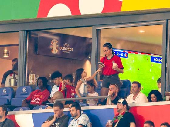 26 06 2024, Football UEFA EURO 2024, Preliminary round, Matchday 3, Georgia Portugal, in the Arena AufSchalke Gelsenkirchen, In a box, Georgina re , the wife of Cristiano Ronaldo Portugal watches the match with their four children