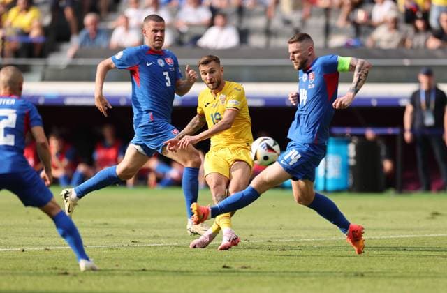 26 06 2024, European Football Championship, UEFA EURO 2024, Slovakia Romania, Group E, Arena Frankfurt, f l , Denis Vavro Slovakia , Denis Mihai Dragus Romania , Milan Skriniar Slovakia Copyright: HMBxMedia