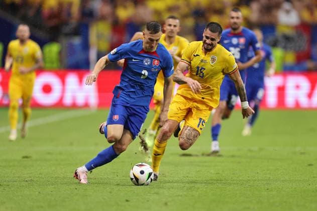 26 06 2024, European Football Championship, UEFA EURO 2024, Slovakia Romania, Group E, Arena Frankfurt, f l , Robert Bozenik Slovakia , Andonie Andrei Burca Romania Copyright: HMBxMedia