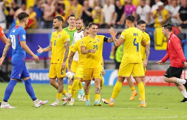 26 06 2024, European Football Championship, UEFA EURO 2024, Slovakia Romania, Group E, Arena Frankfurt, v l , Romania players celebrate reaching the round of 16 Copyright: HMBxMedia