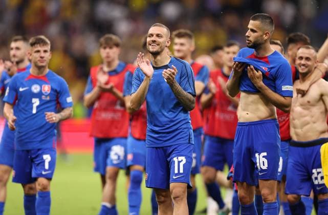 26 06 2024, European Football Championship, UEFA EURO 2024, Slovakia Romania, Group E, Arena Frankfurt, v l , Lukas Haraslin Slovakia thanks the fans, thanks, thanks, team after the match, after the match, thanks the fans, applauds the fans Copyright: HMBxMedia
