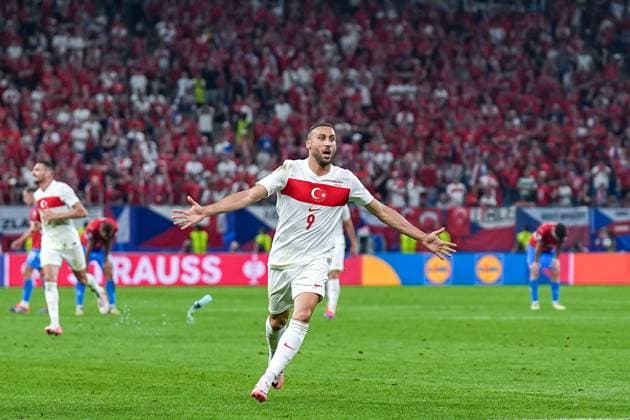 Hamburg, Germany, June 26th 2024: Cenk Tosun (9 Turkiye) celebrates after scoring his team second goal meaning the entry into the Round 16 during the UEFA EURO, EM, Europameisterschaft,Fussball 2024 Germany Group F match between Czechia and Turkiye at Volksparkstadion in Hamburg, Germany. (Daniela Porcelli SPP)  Copyright: xDanielaxPorcellix xSPPx spp-en-DaPoSp-20240626-DP202674-2