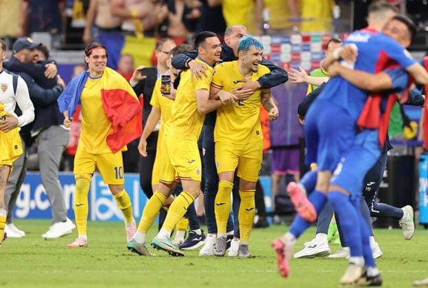 26 06 2024, European Football Championship, UEFA EURO 2024, Slovakia Romania, Group E, Arena Frankfurt, v l , Romania players celebrate reaching the round of 16 Copyright: HMBxMedia