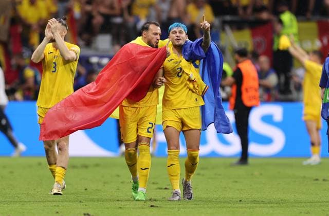 26 06 2024, European Football Championship, UEFA EURO 2024, Slovakia Romania, Group E, Arena Frankfurt, f l , Vasile Mogos Romania , Andrei Florin Ratiu Romania celebrate with the fans Copyright: HMBxMedia