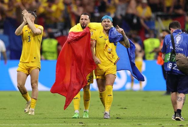 26 06 2024, European Football Championship, UEFA EURO 2024, Slovakia Romania, Group E, Arena Frankfurt, f l , Vasile Mogos Romania , Andrei Florin Ratiu Romania celebrate with the fans Copyright: HMBxMedia
