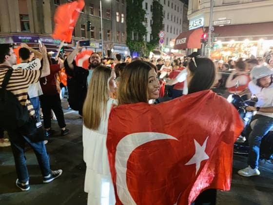 Berlin, Germany, 26 06 2024 Kreuzberg European Football Championship 2024, Group F, Turkey Czech Republic Turks celebrate their teams victory and their place in the round of 16 Copyright: xdtsxNachrichtenagenturx dts_41888