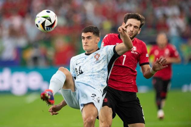 Antonio SILVA POR vs Khvicha Kvaratskhelia GEO , Action, Duel, Group Stage Group F Georgia GEO Portugal POR 2 0 on 26 06 2024 Stadion Auf Schalke in Gelsenkirchen, Football UEFA EURO 2024 GERMANY from 14 06 2024 14 07 2024 Â