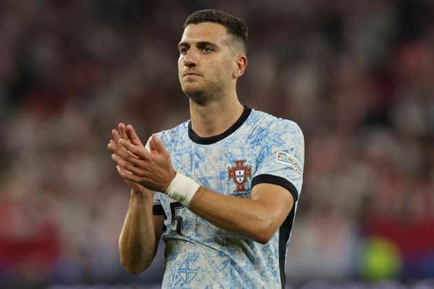 Georgia v Portugal UEFA EURO, EM, Europameisterschaft,Fussball 2024 Group F Diogo Dalot of Portugal applauds the fans at the end of the UEFA Euro 2024 Group F match between Georgia and Portugal at Veltins-Arena, Gelsenkirchen Copyright: xPaulxChestertonx FIL-20286-0173 UK Newspapers OUT