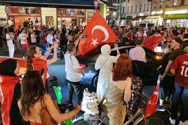 Berlin, Germany, 26 06 2024 Kreuzberg European Football Championship 2024, Group F, Turkey Czech Republic Turks celebrate their teams victory and their place in the round of 16 Copyright: xdtsxNachrichtenagenturx dts_41900