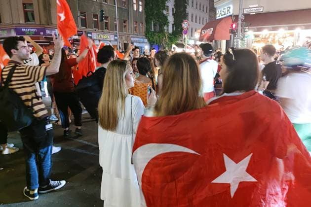 Berlin, Germany, 26 06 2024 Kreuzberg European Football Championship 2024, Group F, Turkey Czech Republic Turks celebrate their teams victory and their place in the round of 16 Copyright: xdtsxNachrichtenagenturx dts_41892