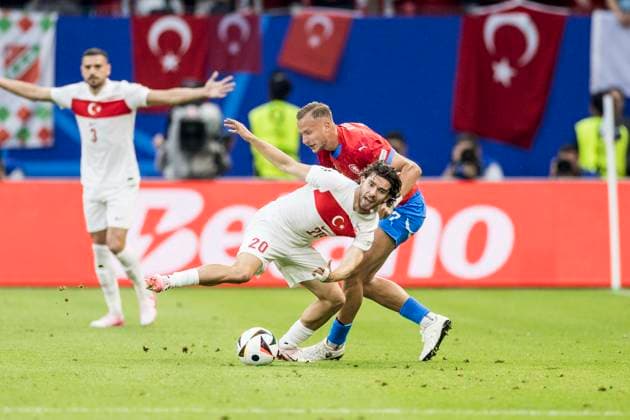 Czechia v Turkey, UEFA EURO, EM, Europameisterschaft,Fussball 2024, Hamburg, Germany Hamburg, Germany. 26th, June 2024. Ferdi Kadioglu (20) of Turkey and Antonin Barak (7) of Czechia seen during the UEFA Euro 2024 match in Group F between Czechia and Turkey at Volksparkstadion in Hamburg. Hamburg Germany  Copyright: xGonzalesxPhoto LassexLagonix